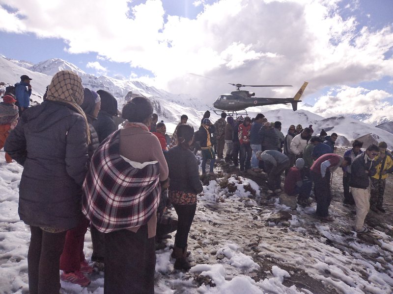 Десетки загинали и изчезнали след снежна буря в Непал