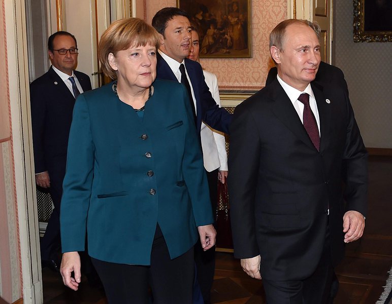 Путин вчера подробно е говорил с германския канцлер Ангела Меркел за газовите проблеми