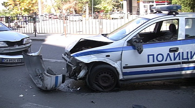 Полицейската кола след злополучното преследване