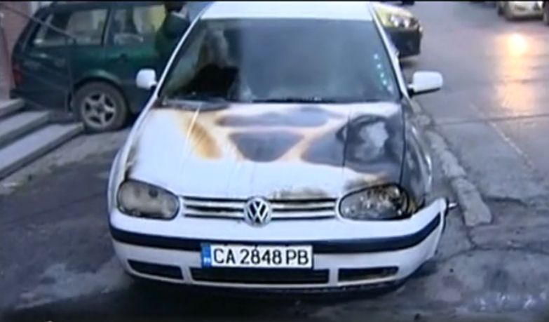 Подпалени коли и протести заради строеж в столичен квартал