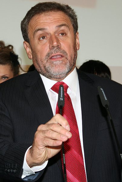 58-годишният Милан Бандич е бивш лидер на Социалдемократическата партия