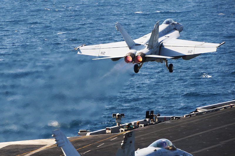 Самолети на САЩ удариха ”Ислямска държава” в Сирт, Либия