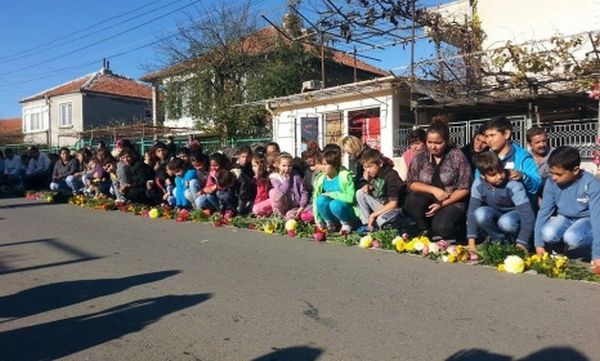 Пътека от цветя за прегазената Краси в Крушевец