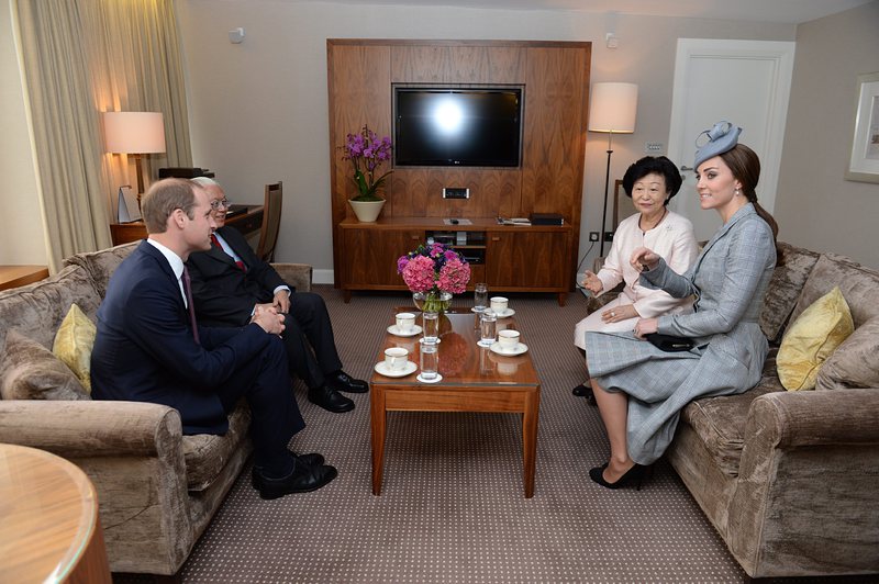 Херцогиня Катрин и принц Уилям с президента и първата дама на Сингапур