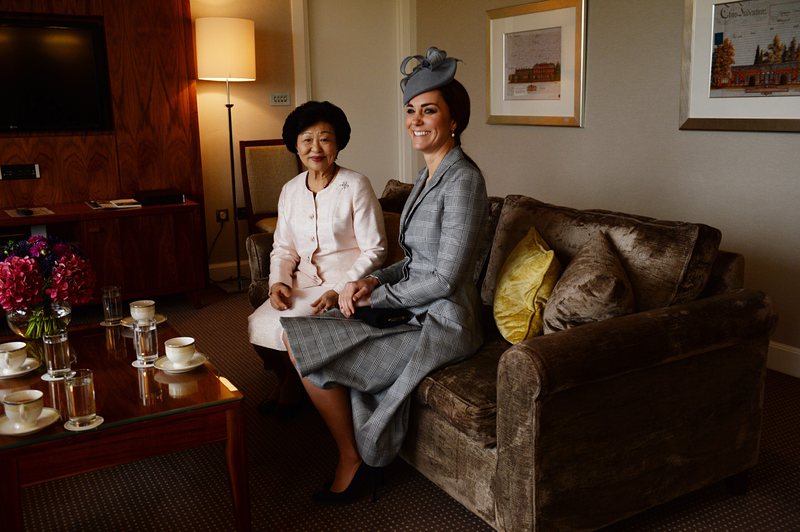 Херцогиня Катрин с първата дама на Сингапур