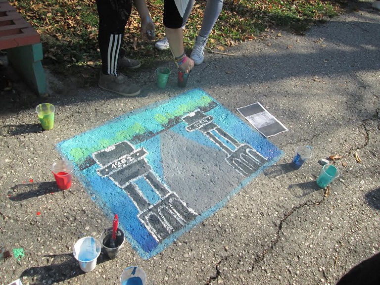 Деца рисуваха визията си за Русе (снимки)