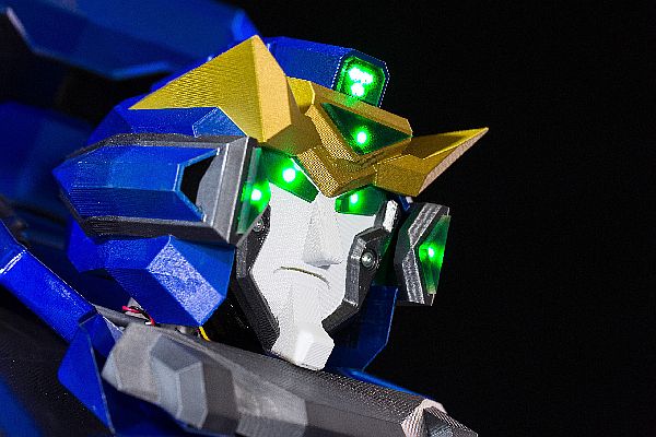 Прототипът е висок 1,3 м, но планът е да бъде построен 5-метров гигант до 2020 г.