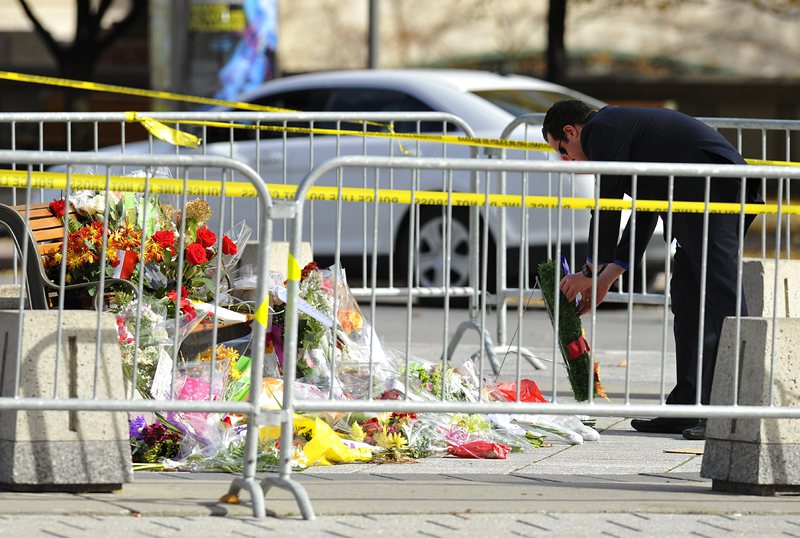Много канадци оставиха цветя в памет на убития войник
