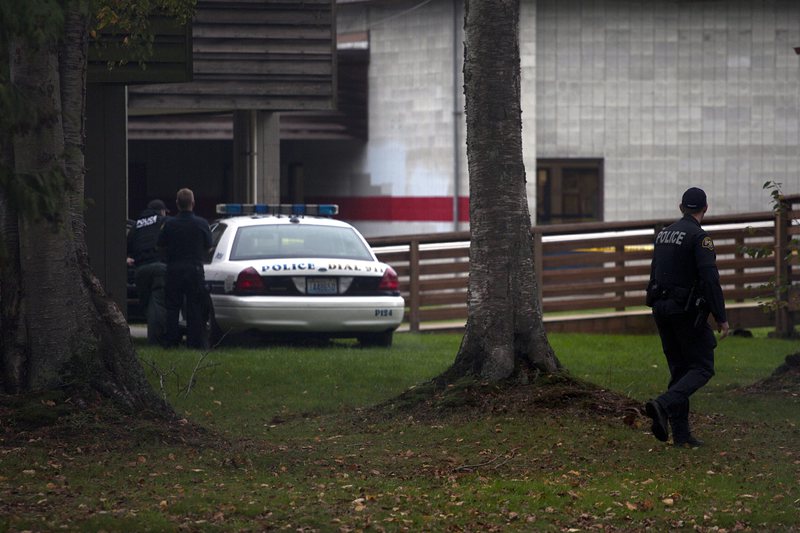 Ученик стреля в гимназия в Сиатъл, има жертви