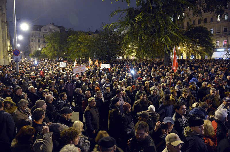 Няколко дни десетки хиляди унгарци протестираха срещу проектозакона