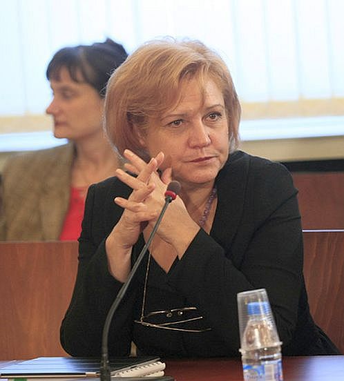 Менда Стоянова оглави временната бюджетна комисия в парламента