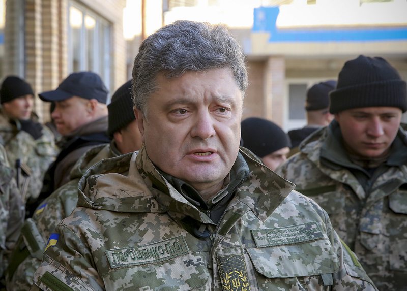 От президента Петро Порошенко зависи дали Киев ще обяви военно положение в Украйна