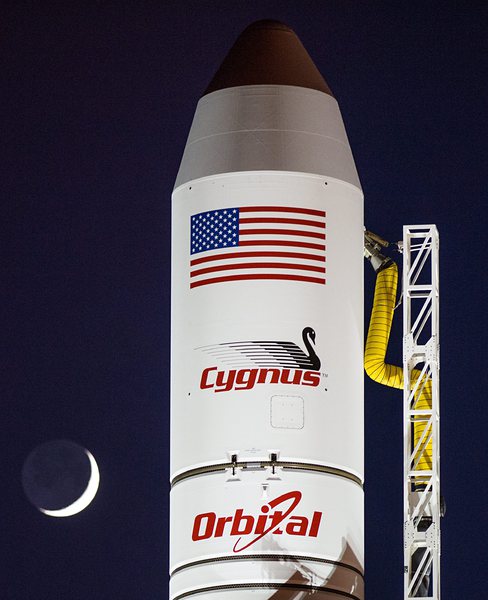 Ракетата носител ”Антарес” преди старта