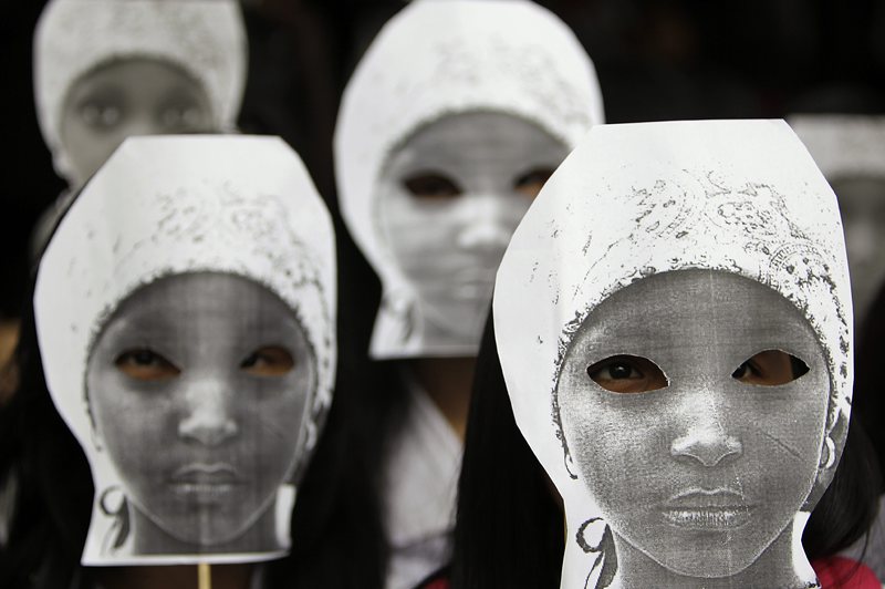Преди дни филипинки протестираха срещу отвличането на девойки и жени от ”Боко Харам”