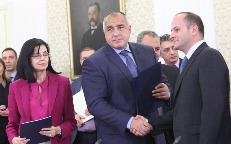 Лидерът на ГЕРБ се ръкува и с Радан Кънев