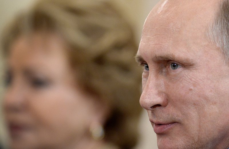 Владимир Путин заподозря политическа връзка в срива на цените на петрола