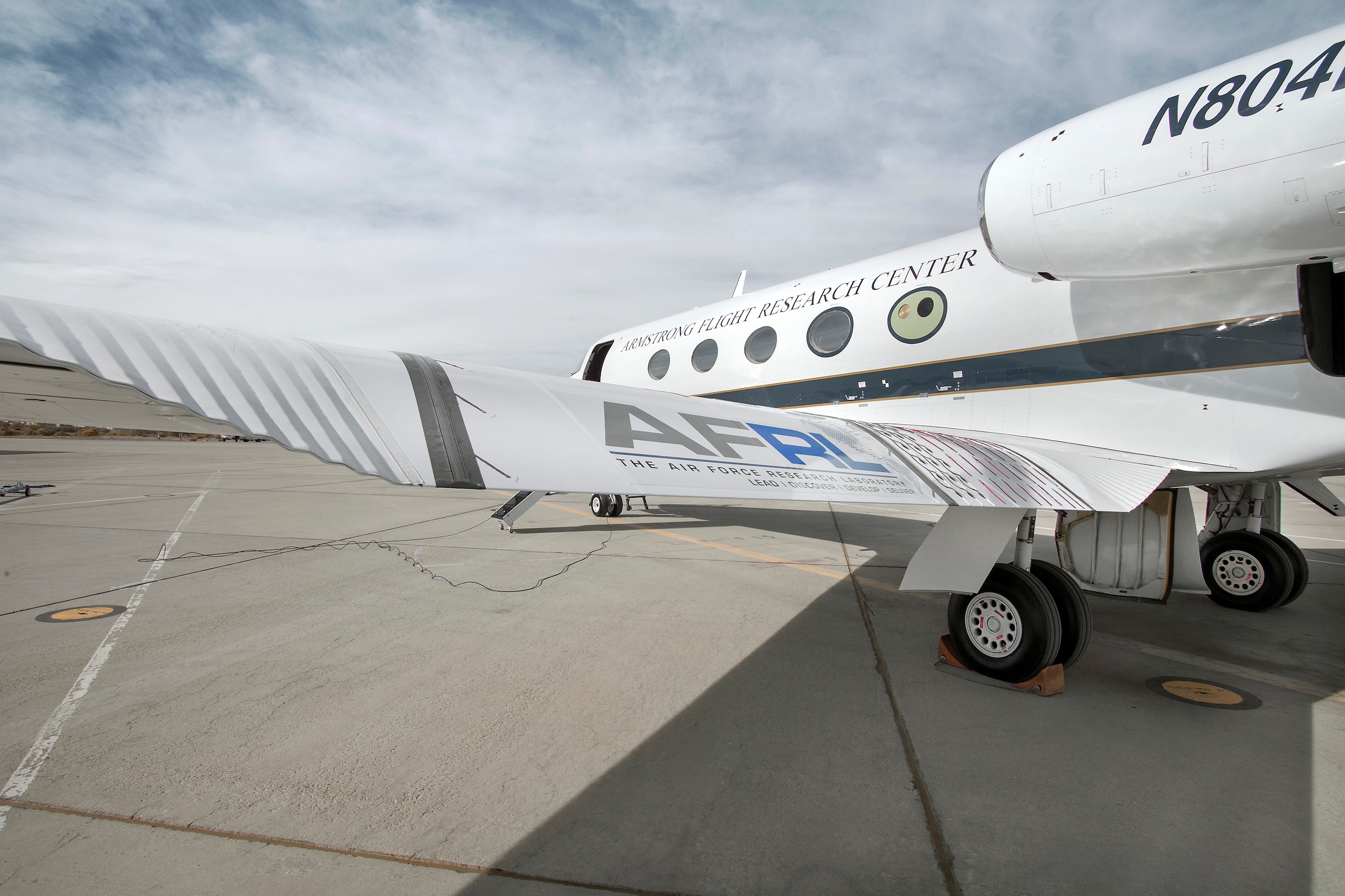 НАСА тества самолет с променящи формата си крила