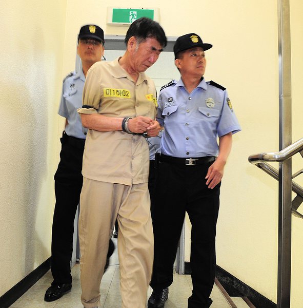 Капитанът на потъналия южнокорейски ферибот Ли Джон-сок бе осъден на 36 г. затвор