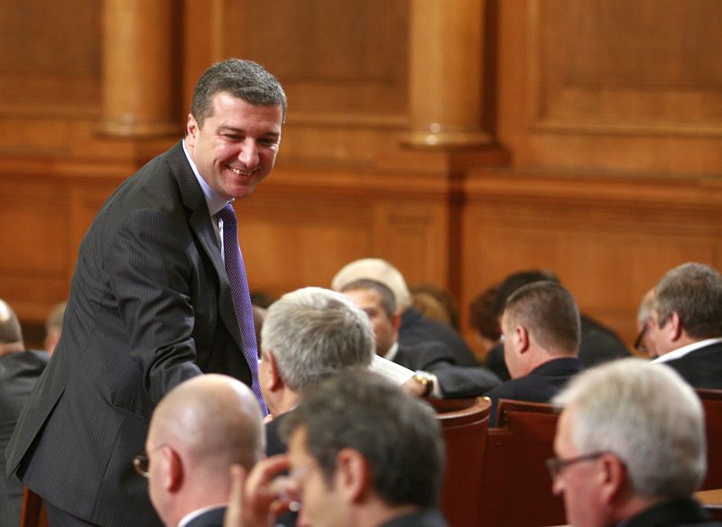 Депутатите гласуваха закона за държавния заем за НЕК