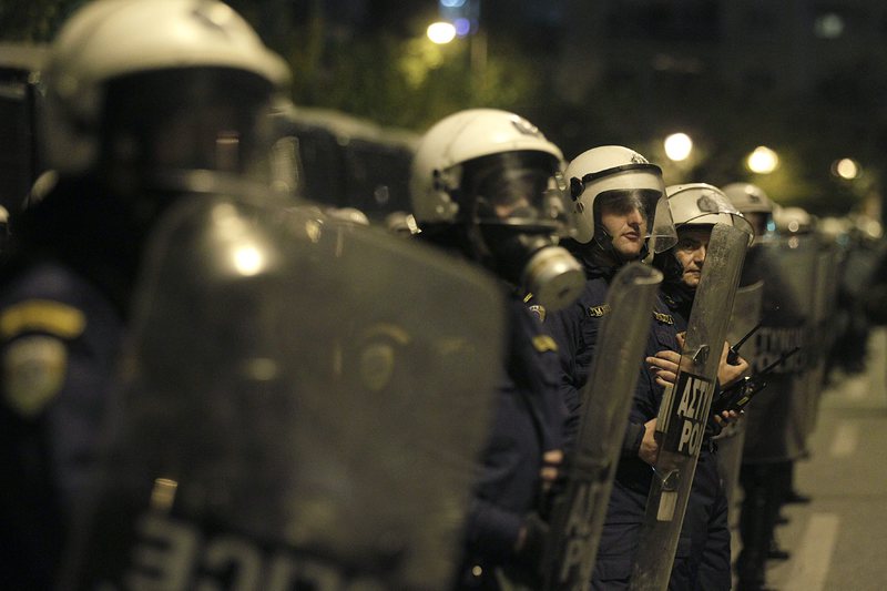 7000 полицаи срещу граждани в Атина (снимки)