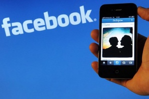 Facebook разработва конкурент на LinkedIn