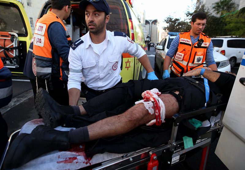Палестинци атакуваха израелци в синагога, шестима са ранени