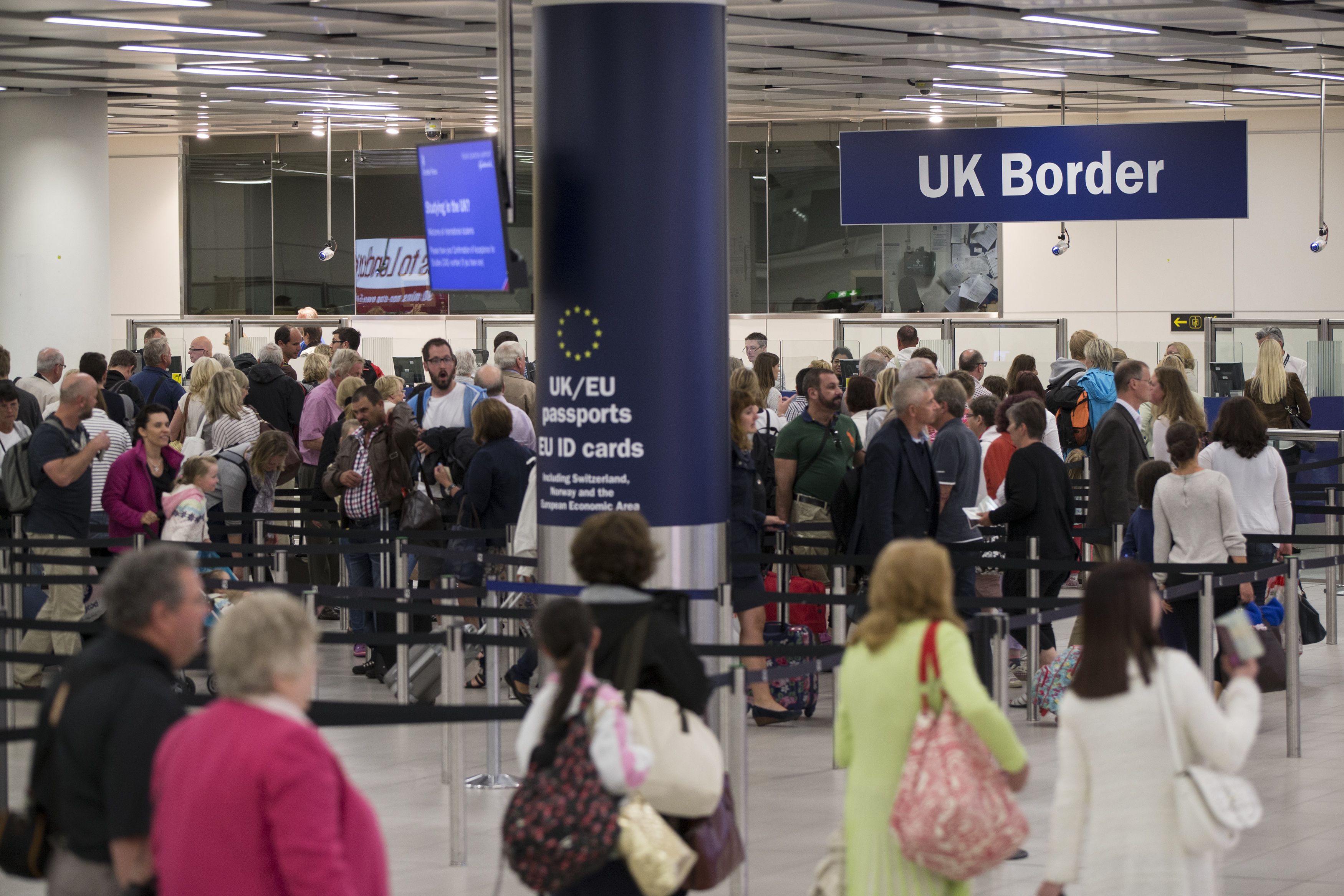Българите и румънците, които пристигат да работят във Великобритания, достигна нов рекорд - 189 000 души