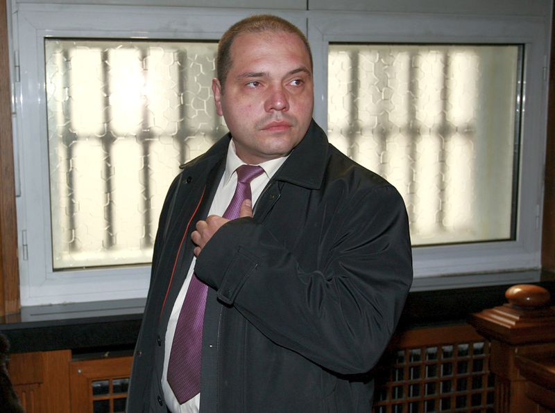 Три години и половина затвор поискани за Филип Златанов