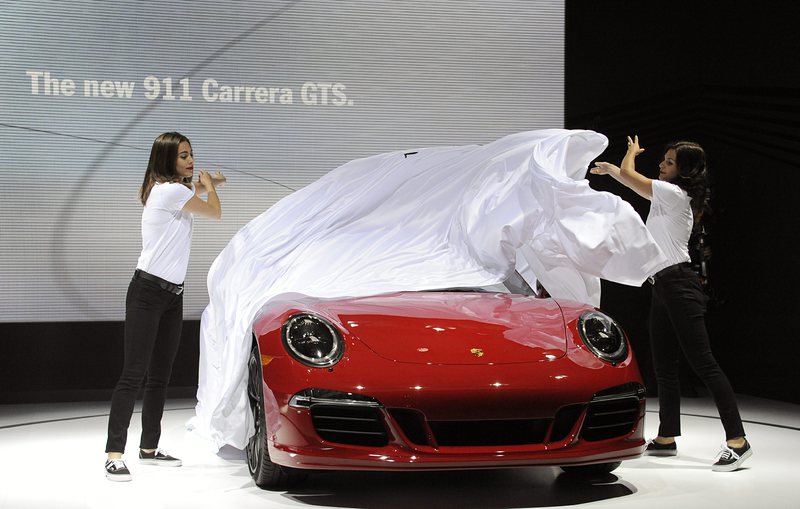 Porsche представи 911 GTS и Cayenne GTS (снимки)