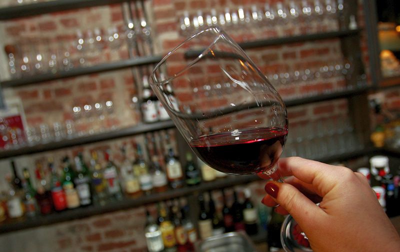 Чаша червено вино се компенсира с 60 клякания