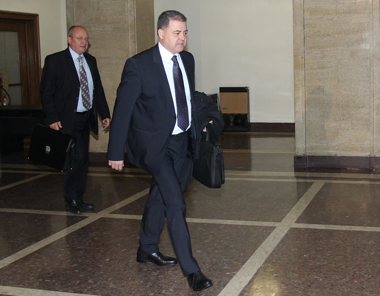 Ненчев даде обяснения пред прокурор за искания му подкуп