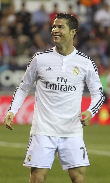 Роналдо чупи рекорди при победа на ”Реал Мадрид”