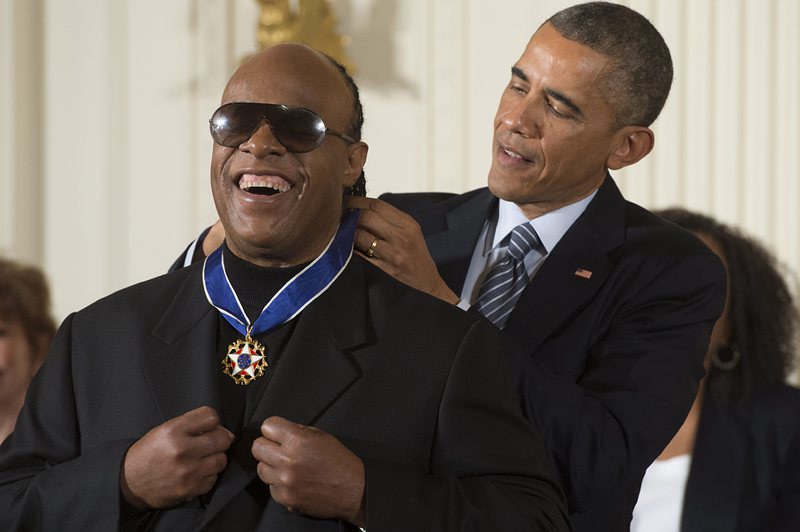 Стиви Уондър с Медал на свободата от Барак Обама