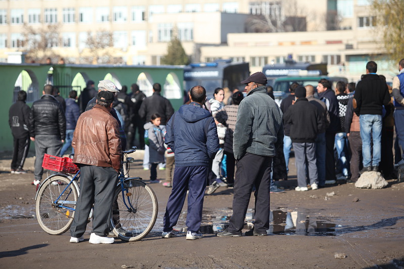 Полицаи и жандармеристи блокираха ромския квартал ”Изток”