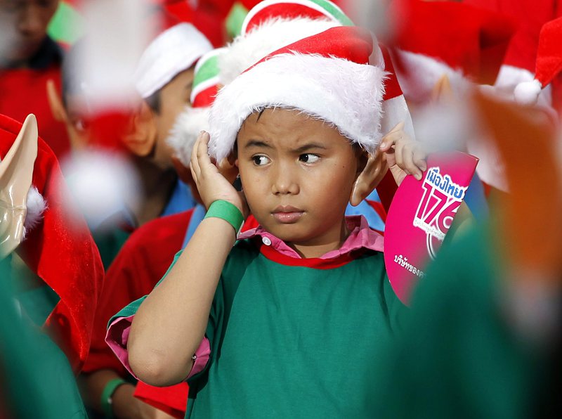 Джуджета на Дядо Коледа поставиха рекорд в Банкок