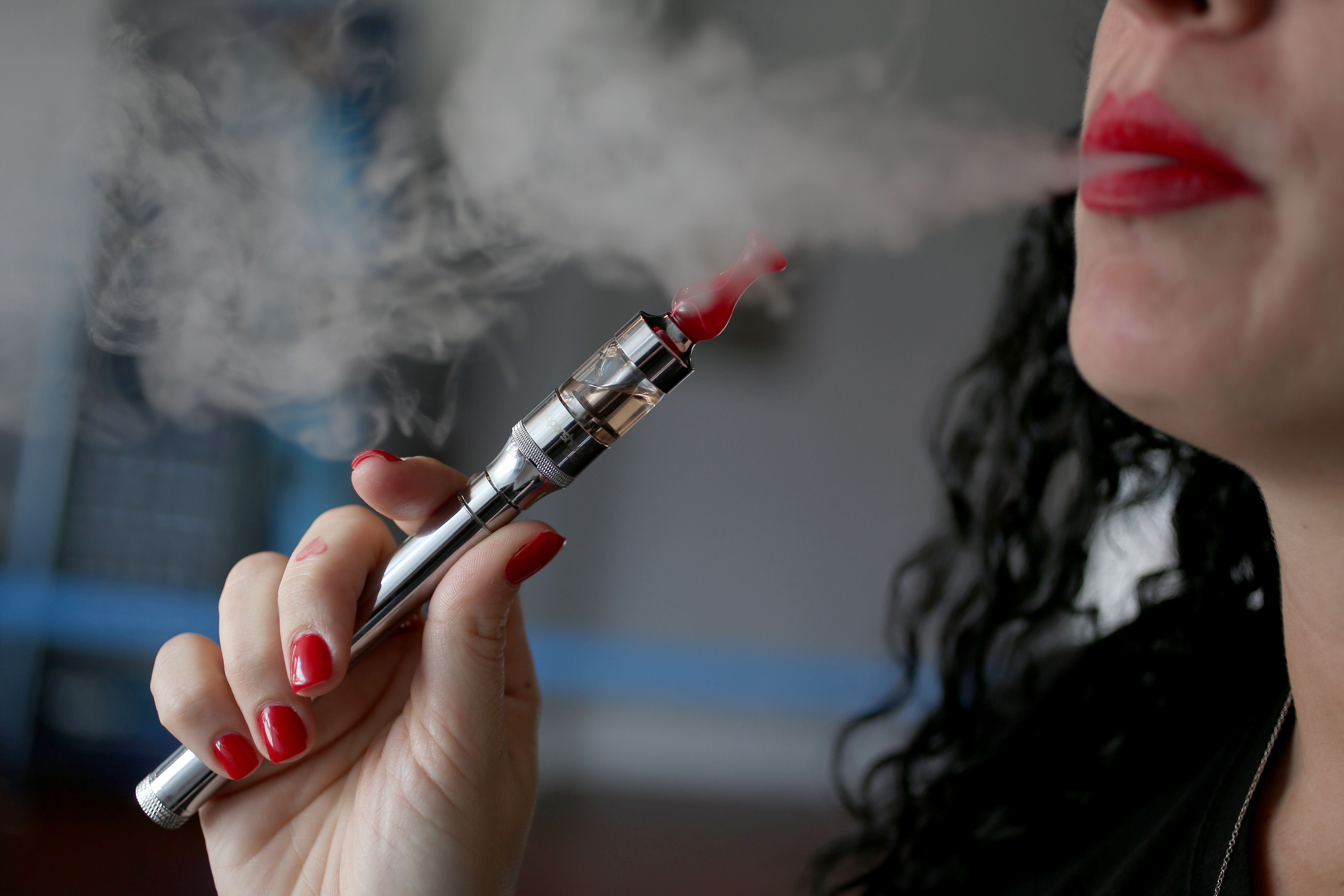 Учени: Димът от електронните цигари уврежда ДНК