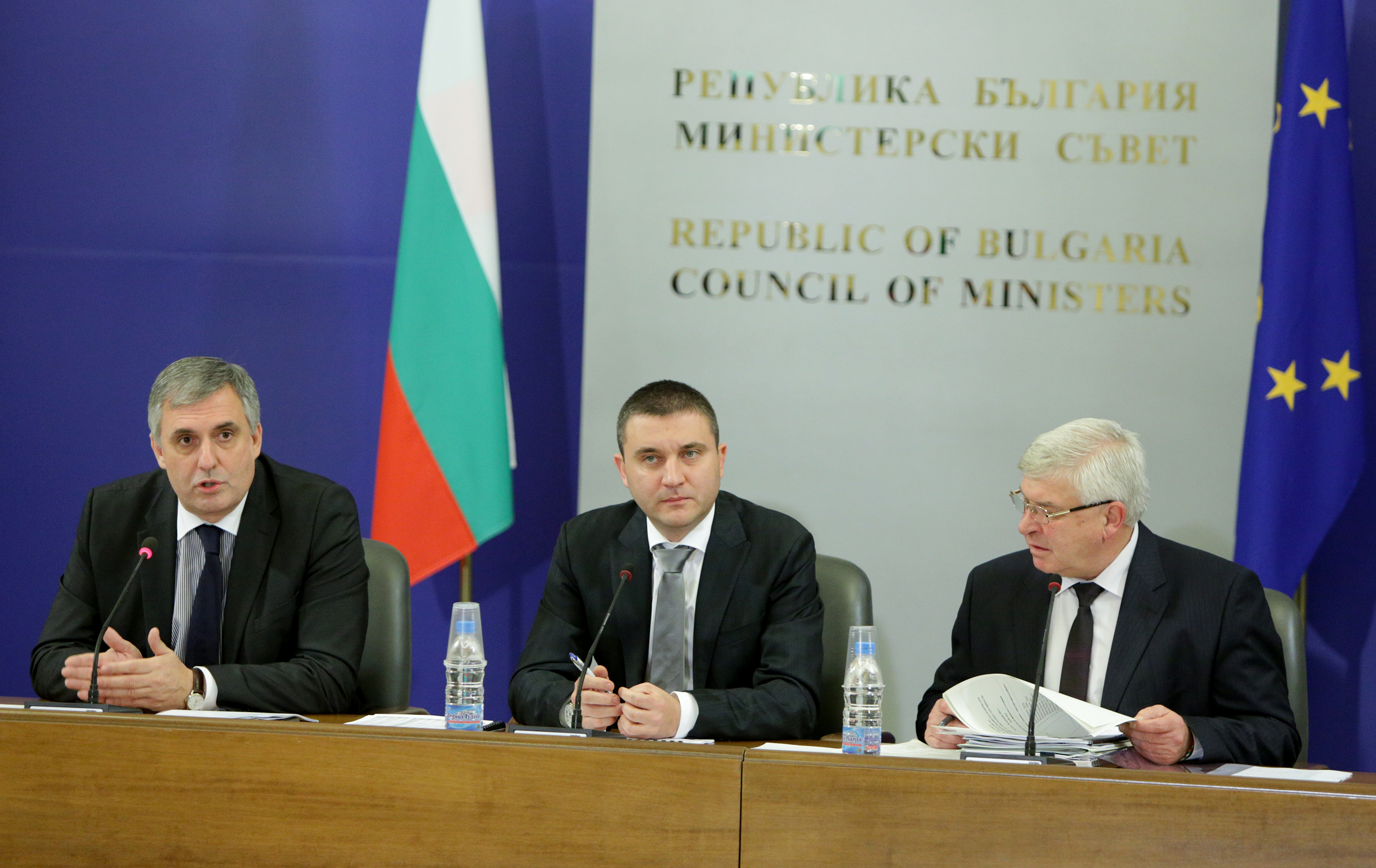 Министрите Ивайло Калфин и Владислав Горанов на заседанието на Тристранката