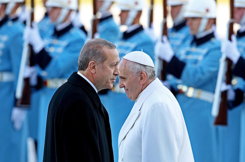 Турският президент Реджеп Тайип Ердоган посрещна папа Франциск