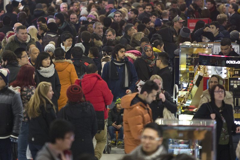 Американците пазаруват с огромни отстъпки в Черния петък