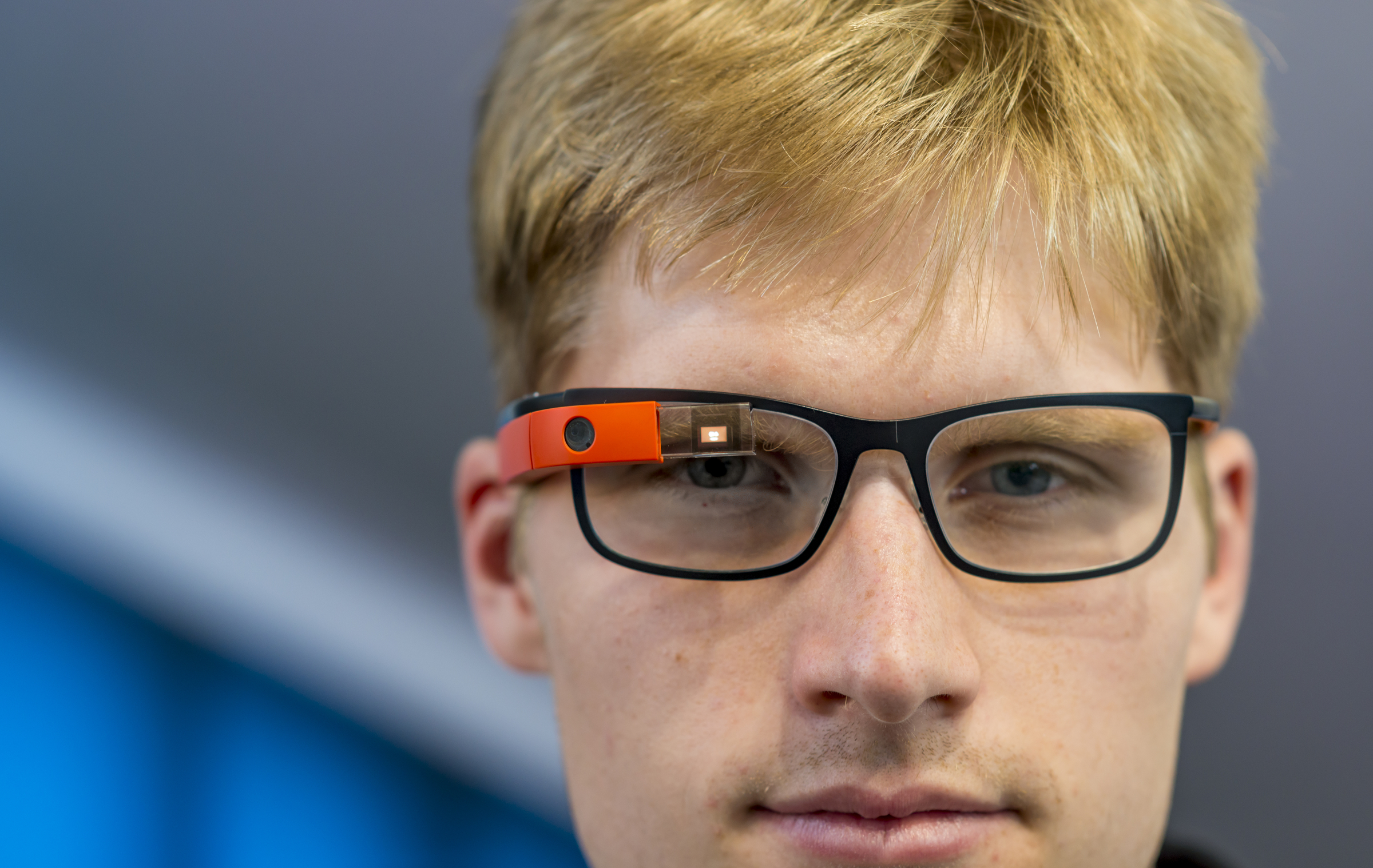 Инженери на BMW тестват автомобили с очилата Google Glass