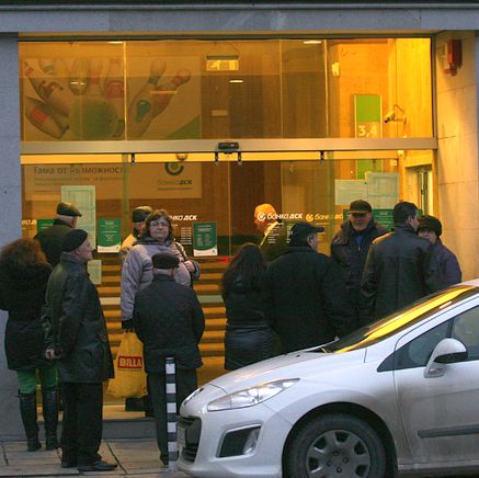 72 банкови клона във Варна плащат парите от КТБ