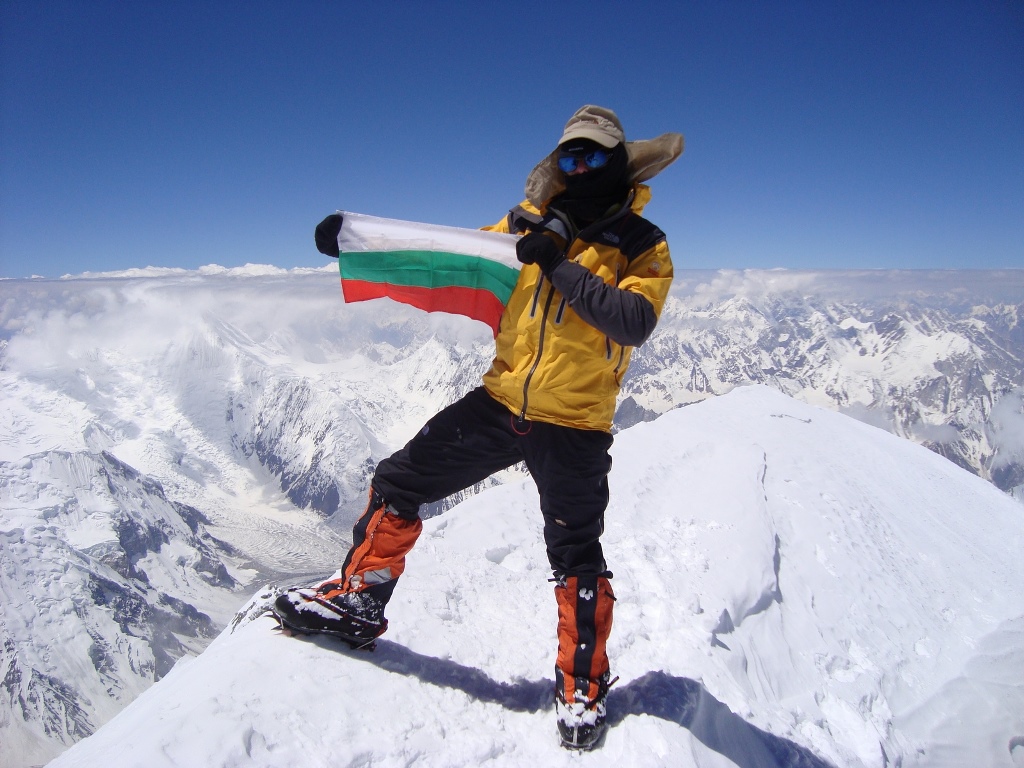 Боян Петров стана първият български алпинист, изкачил втория по височина връх в света - смъртоносния К2