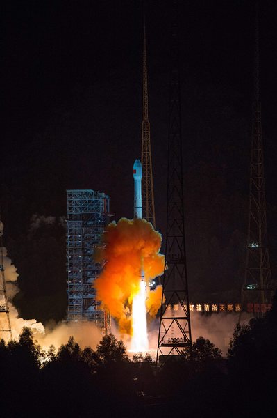 Китай разработва ракета за мисия до Луната