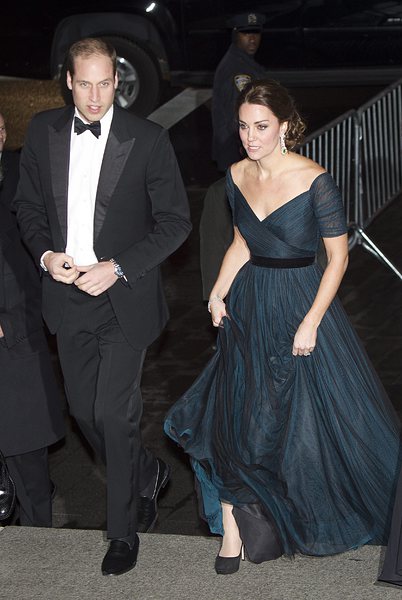 1. Херцогиня Катрин в роклята на Джени Пакам за 2000 паунда