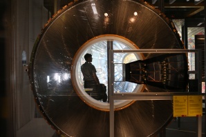 Големият адронен колайдер ще заработи отново през март 2015-а