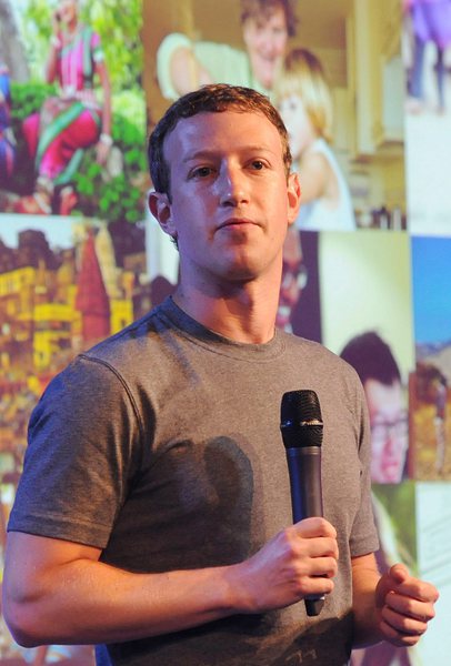 Основателят на Facebook Марк Зукърбърг вероятно има най-голямата колекция от сиви тениски в света