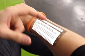 Гривна превръща китката в тъчскрийн (ВИДЕО)