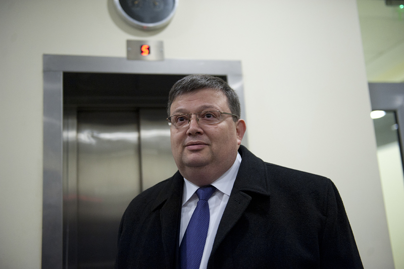 Сотир Цацаров: Защо да си тръгна, защо да им доставя това удоволствие