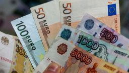 Бавно, но сигурно Русия се отказва от долара