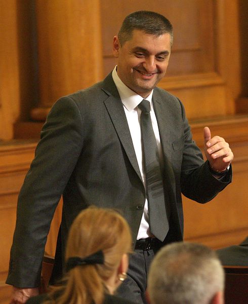 Целта на комисията за магистралите е да се види кой носи политическата отговорност, каза Кирил Добрев